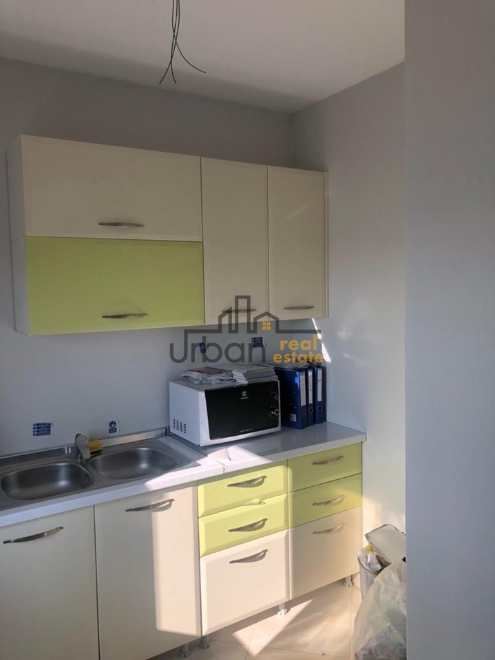 Jepet me Qera Apartamet i pershtatshem dhe per Zyre 2+1 te Jordan Misja - 600€ | 107 m²