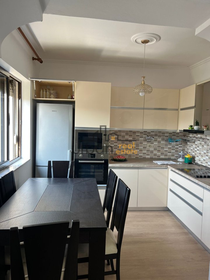 Shitet Apartament 2+1+Aneks i Vecuar te Rruga Bardhyl në Tiranë - 147000€ | 72 m²