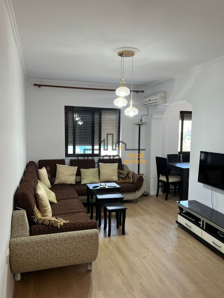 Shitet Apartament 2+1+Aneks i Vecuar te Rruga Bardhyl në Tiranë - 147000€ | 72 m²