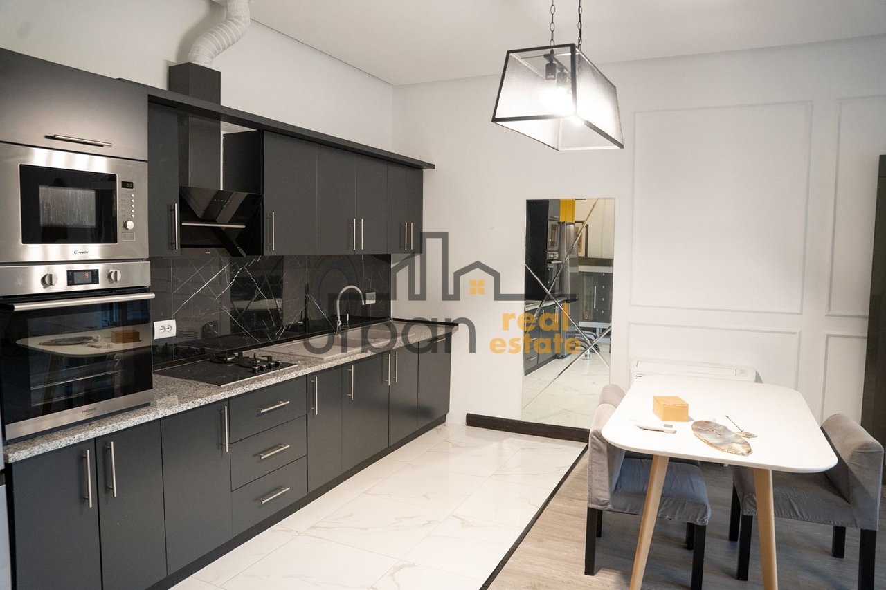 Shitet, Vilë , Bërzhitë, Tiranë - 600000€ | 2500 m²