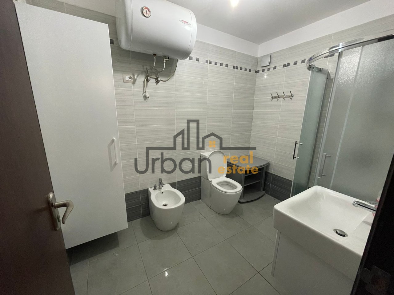Affitto, Appartamento 2+1+2 Balconi, Yzberisht, Tirana - 500€ | 110 m²
