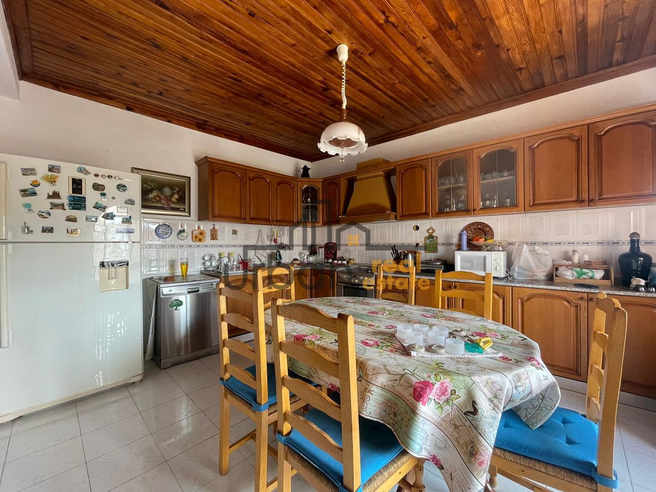 Qera, Apartament 2+1,  Tregu Elektrik, Tiranë - 500€ | 140 m²