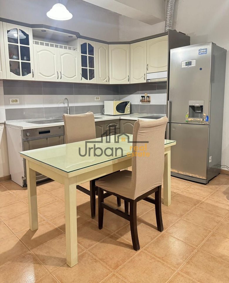 Qera, Shtepi 1+1,  Rruga 5 Maji, Tiranë - 390€ | 60 m²