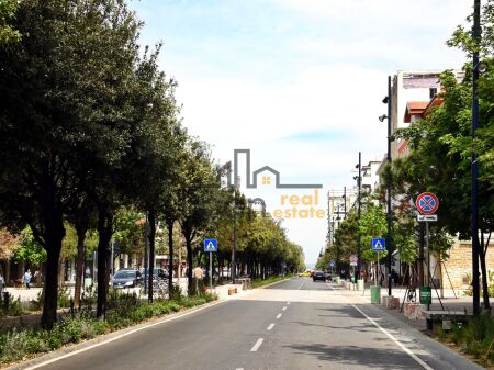 Shitet, Dyqan, Bulevardi Zogu i Parë, Tiranë - 970.000€ | 79 m²