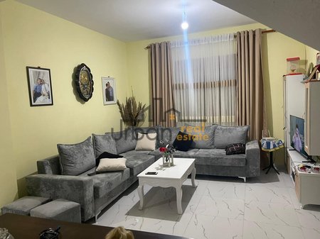 Villa in vendita, 2 piani ad Ali Demi, Tirana - 300000€ |