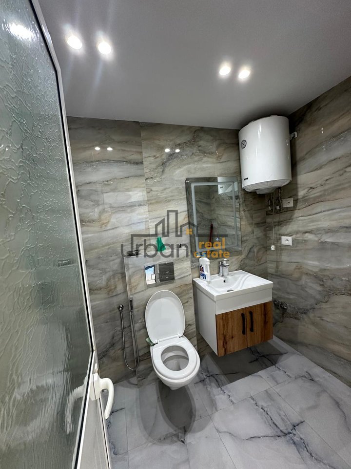 SHOP FOR RENT ON THE STREET, Behind the Embassy Block - 1200€ | 40 m²