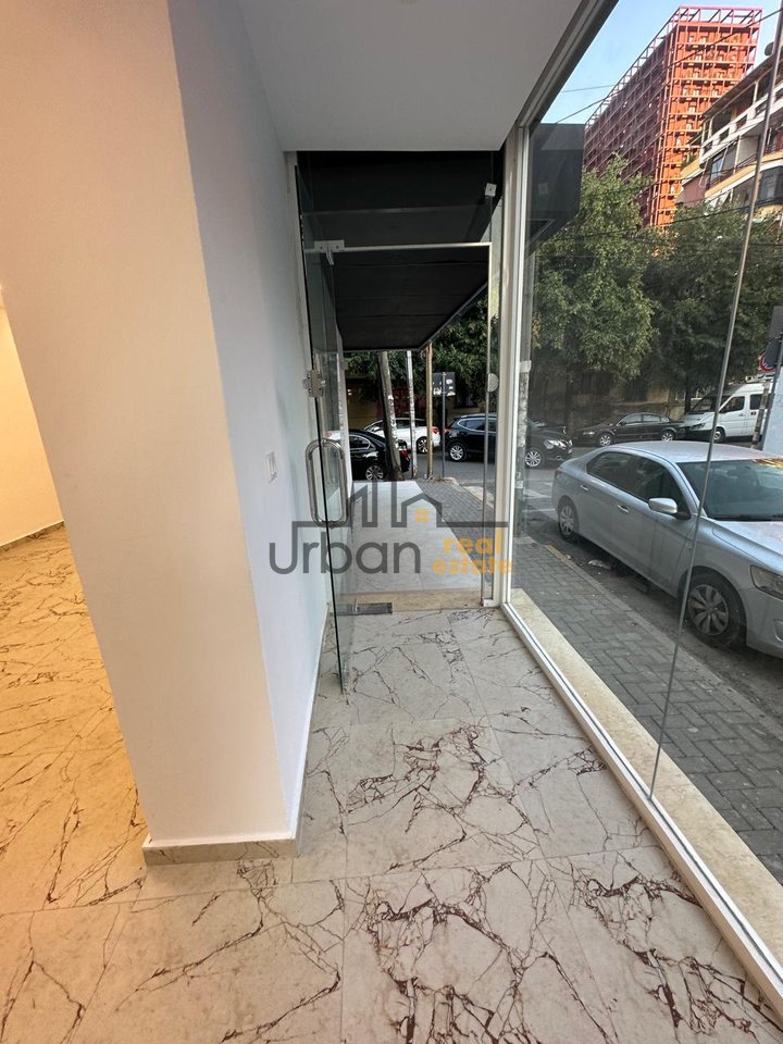 SHOP FOR RENT ON THE STREET, Behind the Embassy Block - 1200€ | 40 m²