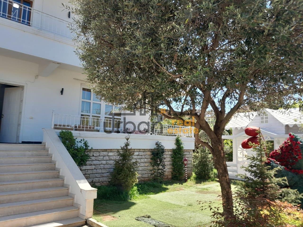Qera, Vilë 3 Katëshe, Pranë Shkollës së Bashkuar, Tiranë - 1500€ |947 m²