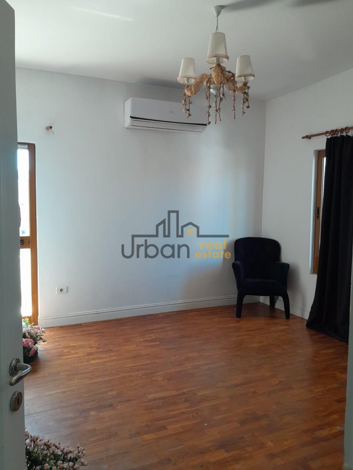 Qera, Vilë 3 Katëshe, Pranë Shkollës së Bashkuar, Tiranë - 1500€ |947 m²