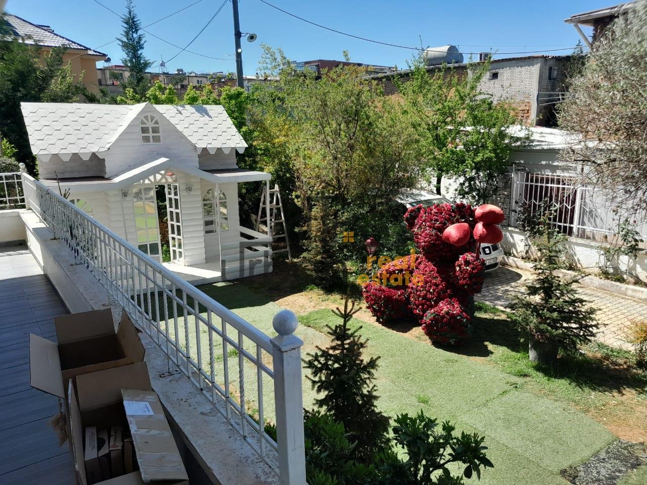 Qera, Vilë 3 Katëshe, Pranë Shkollës së Bashkuar, Tiranë - 1500€ |947 m²