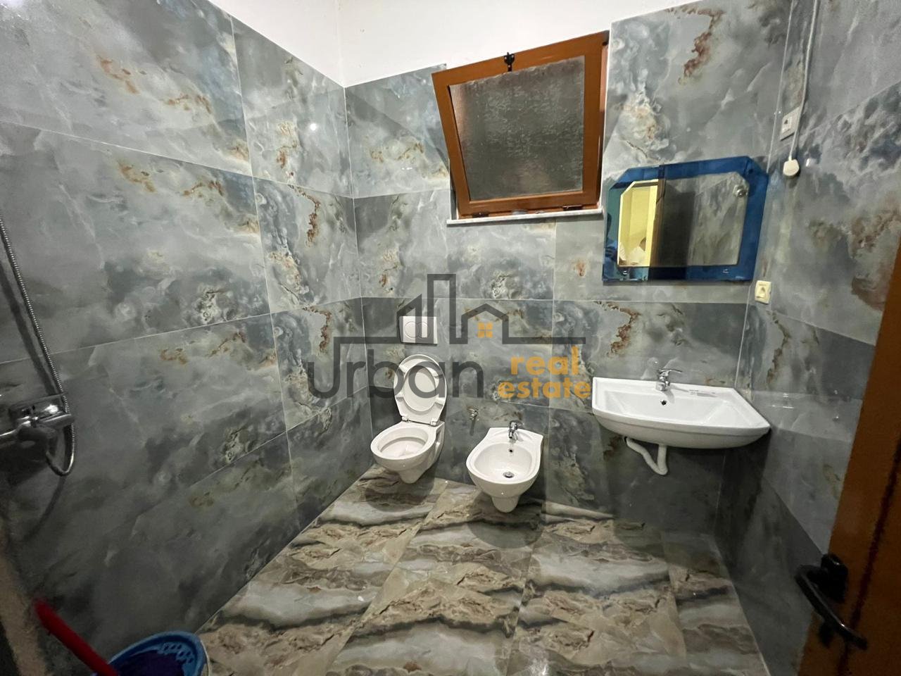 Villa in vendita, 2 piani ad Ali Demi, Tirana - 300000€ |