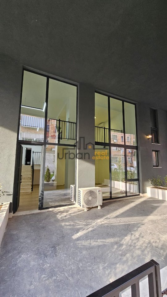 In Affitto, Ufficio Duplex, Nuovo Bazaar, Tirana - €1000 | 130 m²