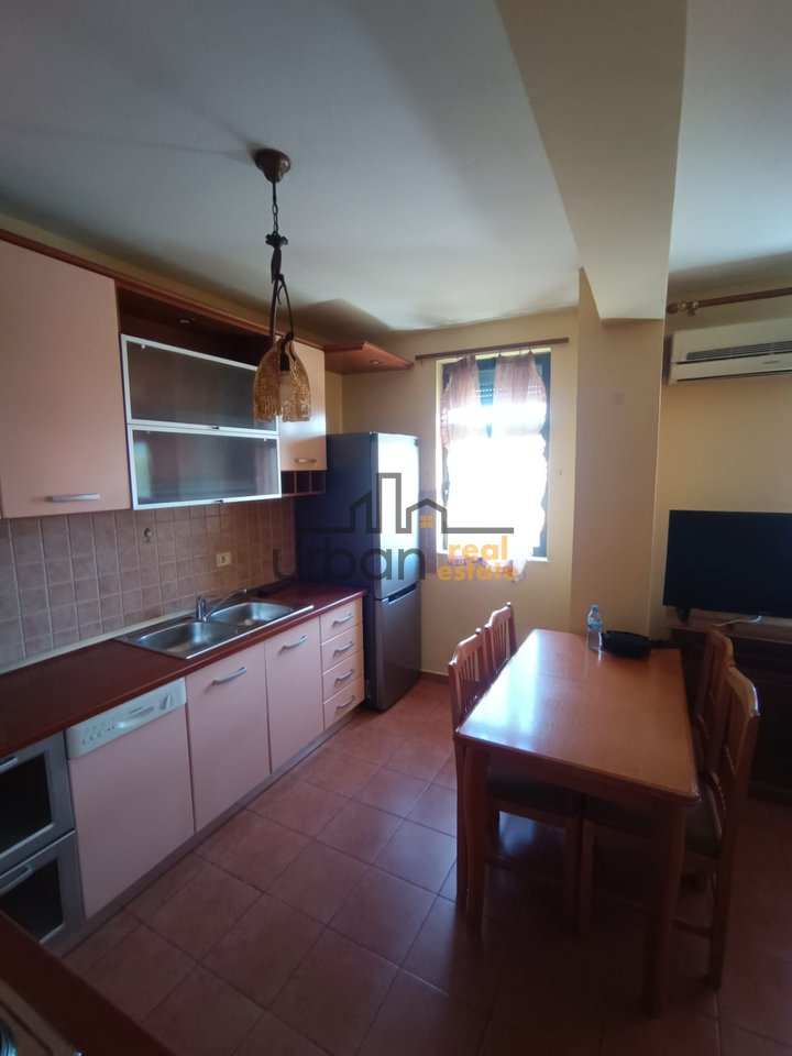 In affitto, Appartamento 1+1, Parcheggio autobus, Tirana - €550 | 70m²