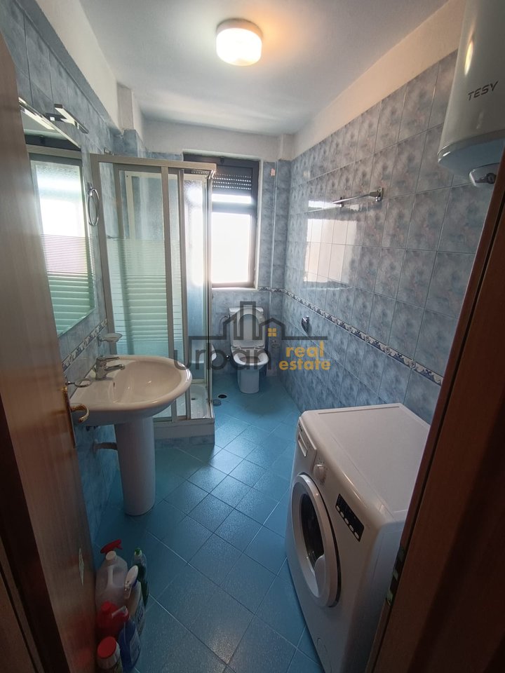 In affitto, Appartamento 1+1, Parcheggio autobus, Tirana - €550 | 70m²