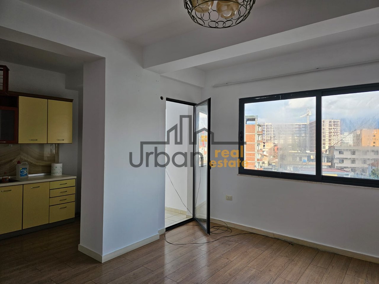 In affitto, Appartamento 2+1+2, Astir, Tirana - 400€ | 110 m²