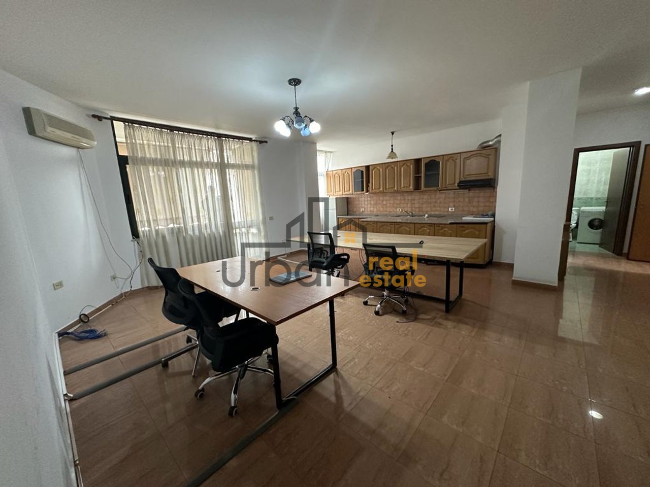 Qera, Ambient për Zyra, Stacioni i Trenit, Tiranë - 1000€ | 140 m²