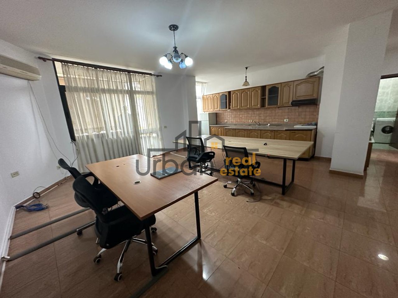 Qera, Ambient për Zyra, Stacioni i Trenit, Tiranë - 1000€ | 140 m²