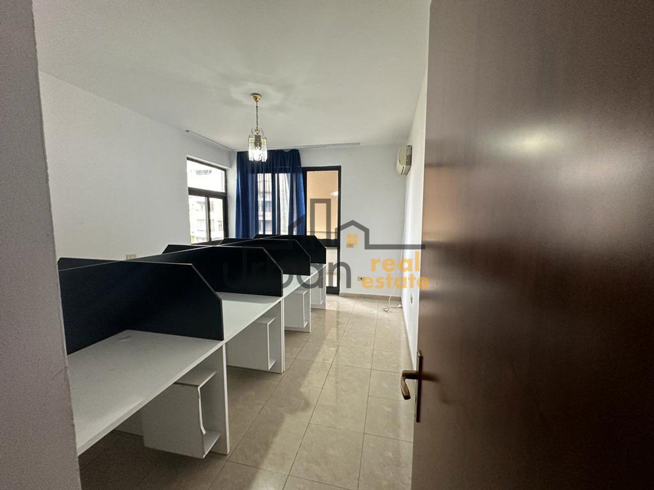 Qera, Ambient për Zyra, Stacioni i Trenit, Tiranë - 1000€ | 140 m²