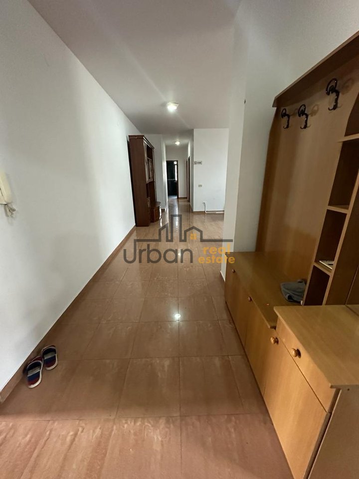Qera, Ambient për Zyra, Stacioni i Trenit, Tiranë - 1000€ | 140 m²