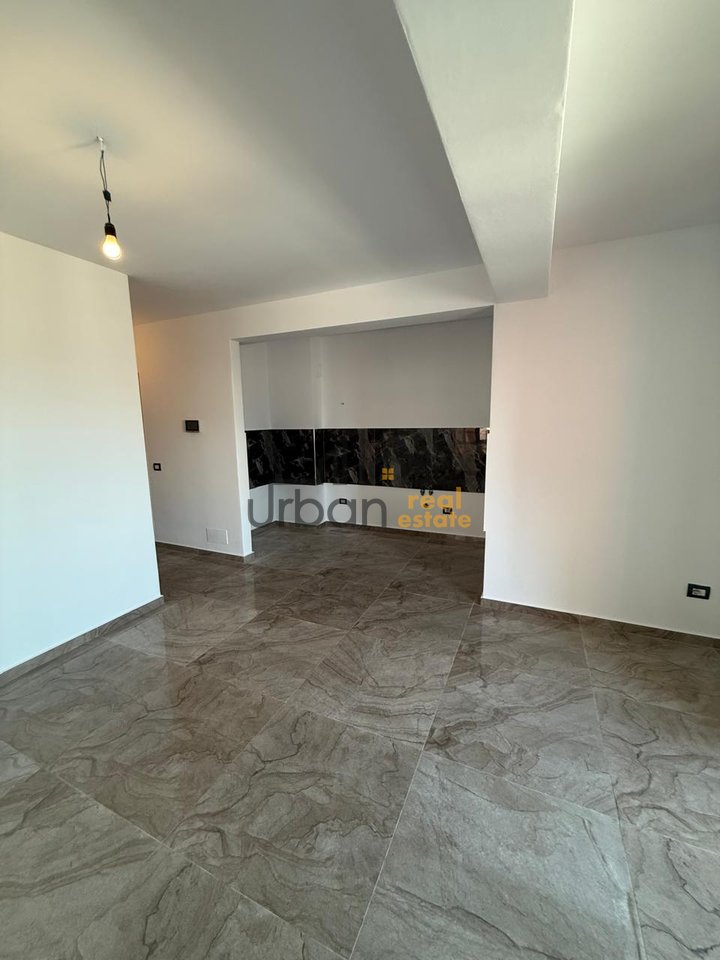 Qera, Ambient për zyra, Myslym Shyri, Tiranë - 900€ | 115 m²