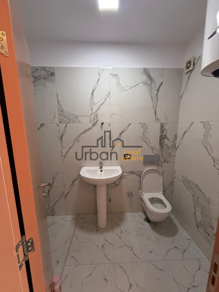 Qera, Ambient për zyra, Myslym Shyri, Tiranë - 900€ | 115 m²