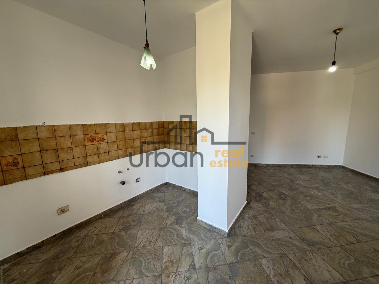 Shitet Garsoniere  te Pazari i Ri, Tiranë - 110000€ | 45 m²
