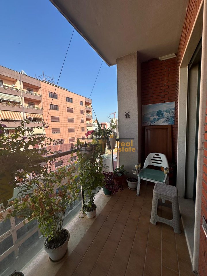 Affitto Appartamento 3+1+2 in Via Barrikadave, Tirana - 3000€ | 200 m²