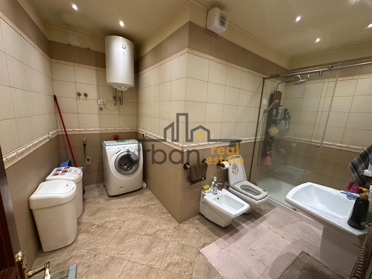Affitto Appartamento 3+1+2 in Via Barrikadave, Tirana - 3000€ | 200 m²