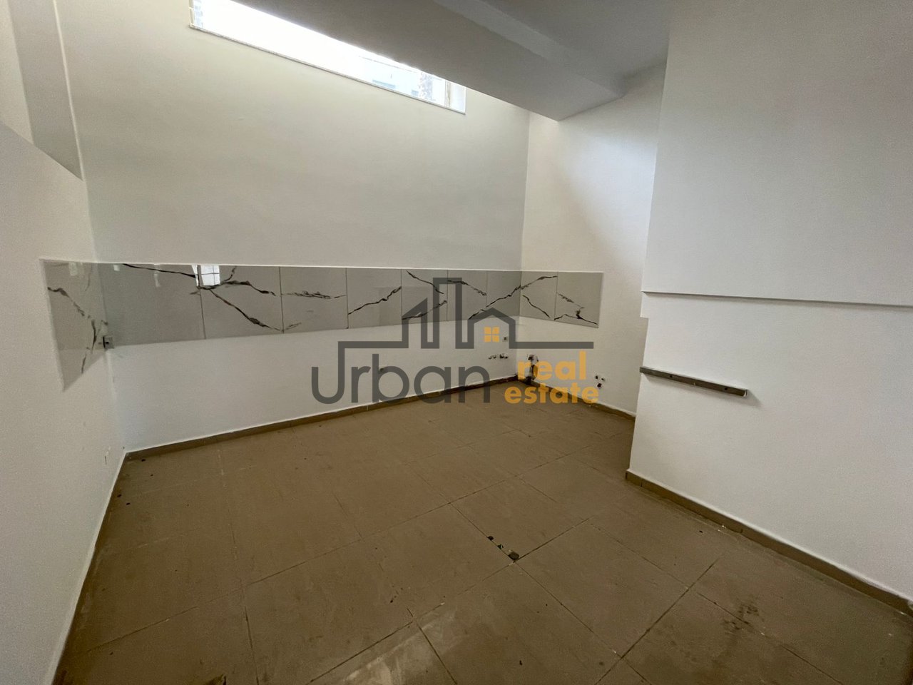 Affitto immobile commerciale di 5 piani in Via Aleksander Moisiu, Tirana - 5250€
