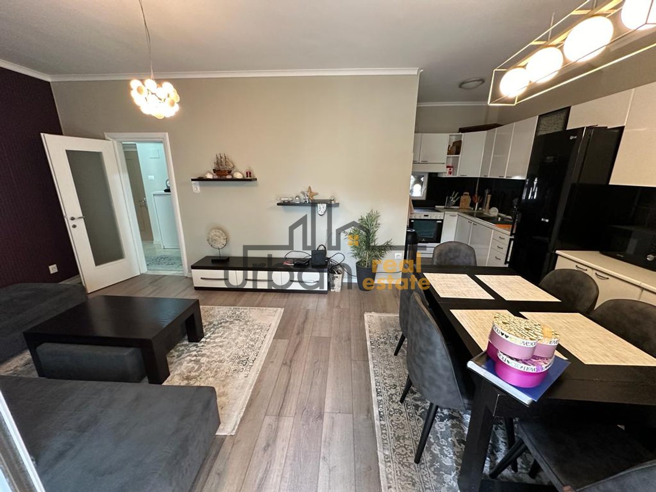 Qera Apartament 2+1+2 te Pazari i Ri, Tiranë - 750€ | 90 m²