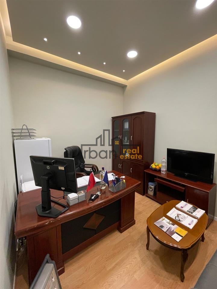 Office for Sale at the Paris Commune, Tirana - €87,000 | 42 m²