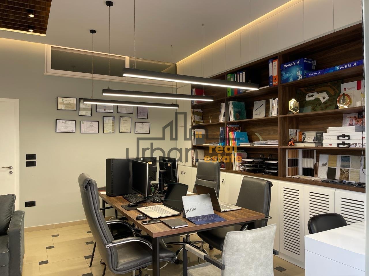 Office for Sale at the Paris Commune, Tirana - €87,000 | 42 m²