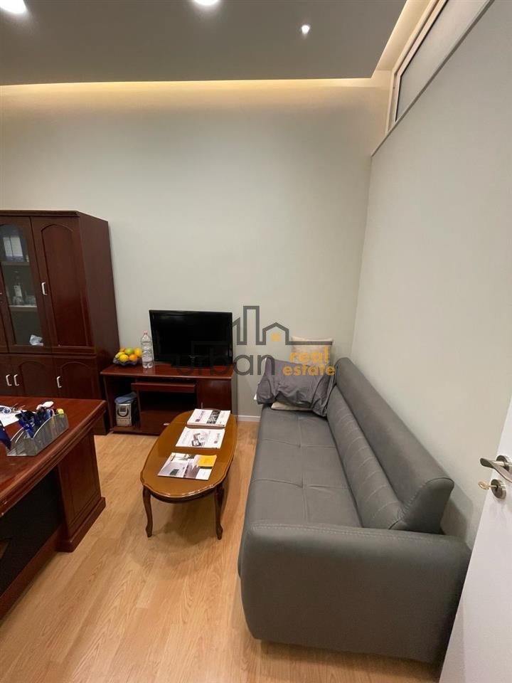 Office for Sale at the Paris Commune, Tirana - €87,000 | 42 m²