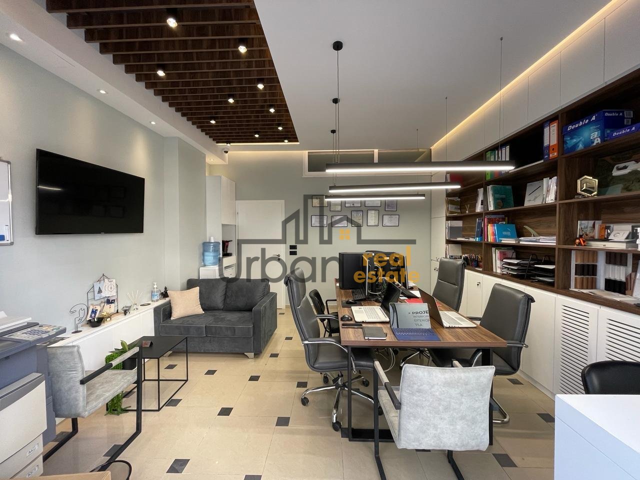 Office for Sale at the Paris Commune, Tirana - €87,000 | 42 m²