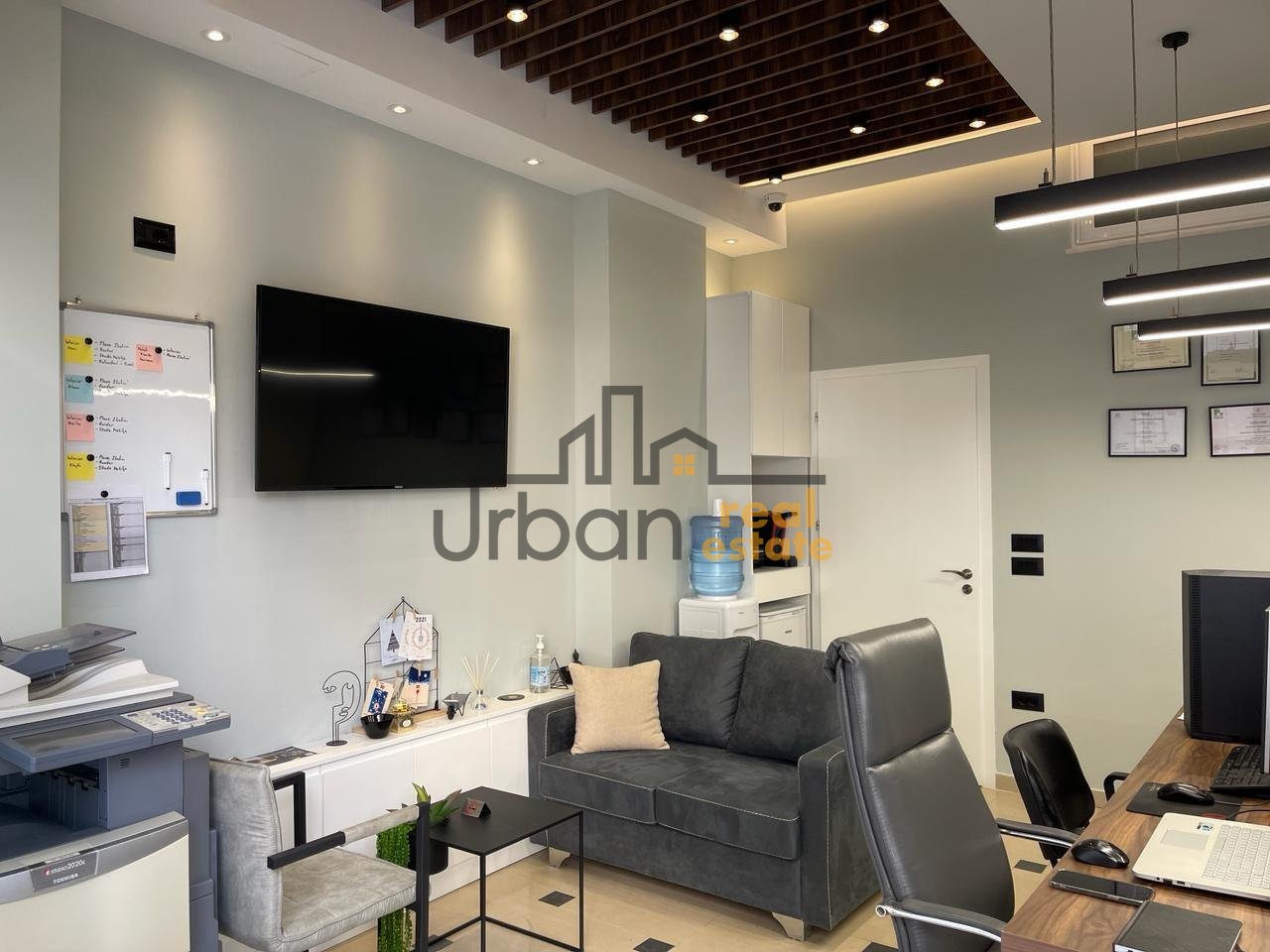 Office for Sale at the Paris Commune, Tirana - €87,000 | 42 m²