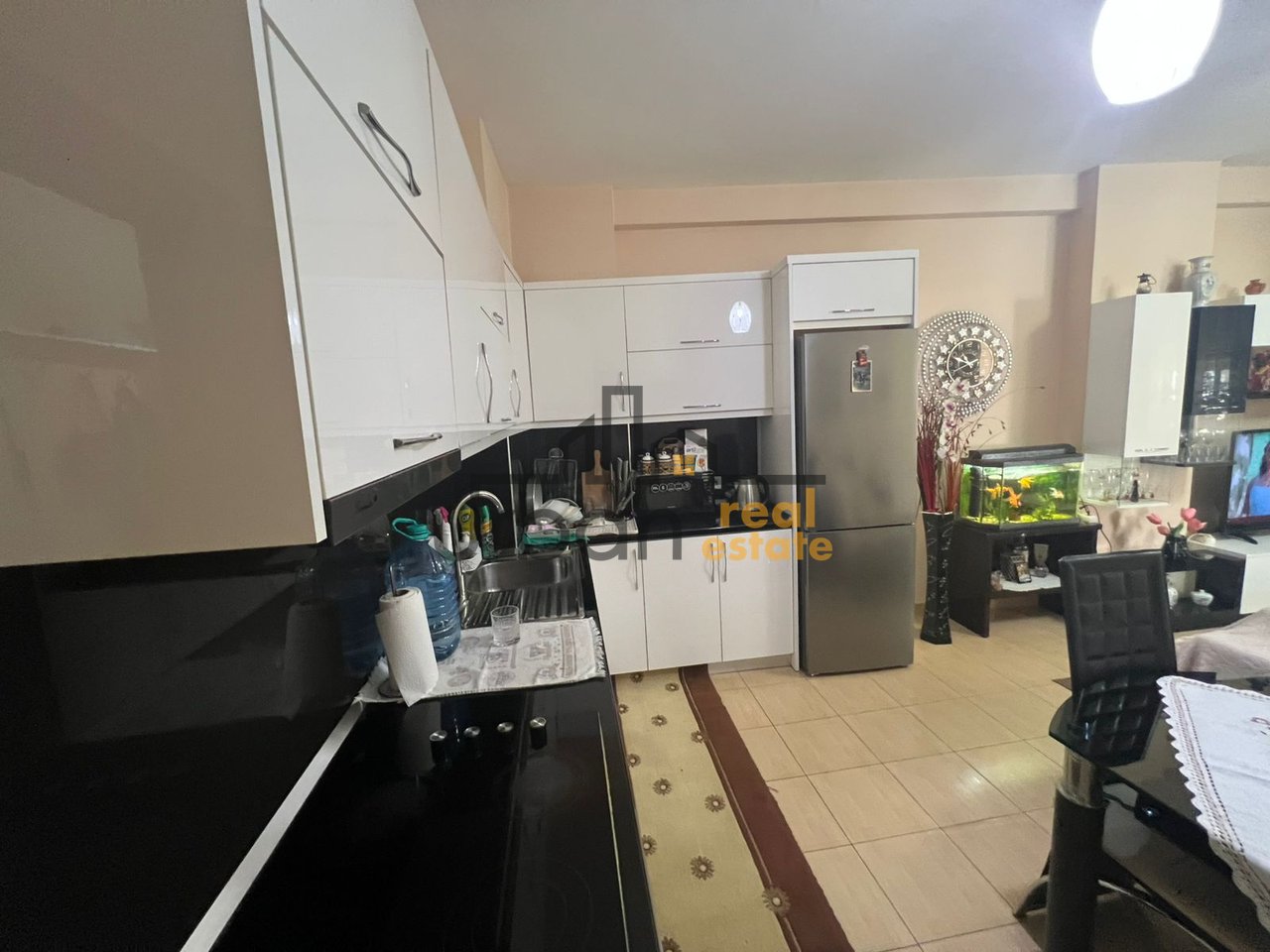 VENDESI APPARTAMENTO 2+1+2 BALCONI | 88 m² | YZBERISHT – PALAZZI ÇABEJ | 90.000 €