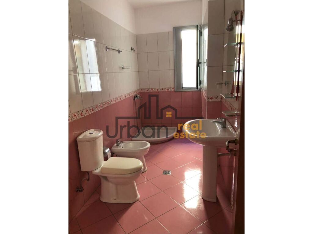 For sale, 1+1 Apartment, Lungomare, Vlorë - €235,000 | 90 m²