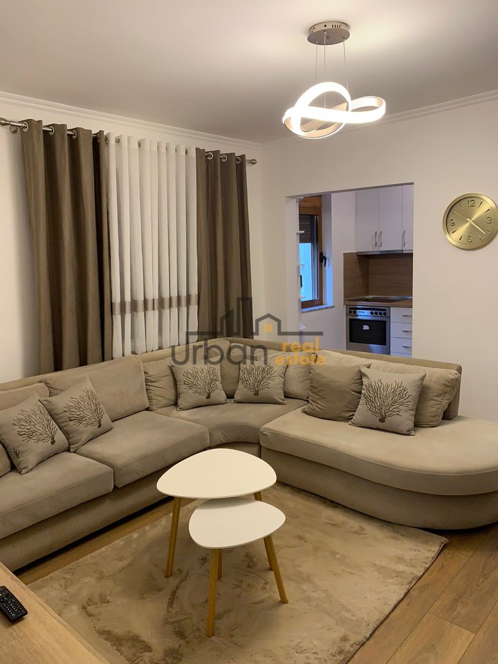 Rent, 2+1 Apartment with Kitchen Area, Red School, Tirana - 700€ | 82 m²