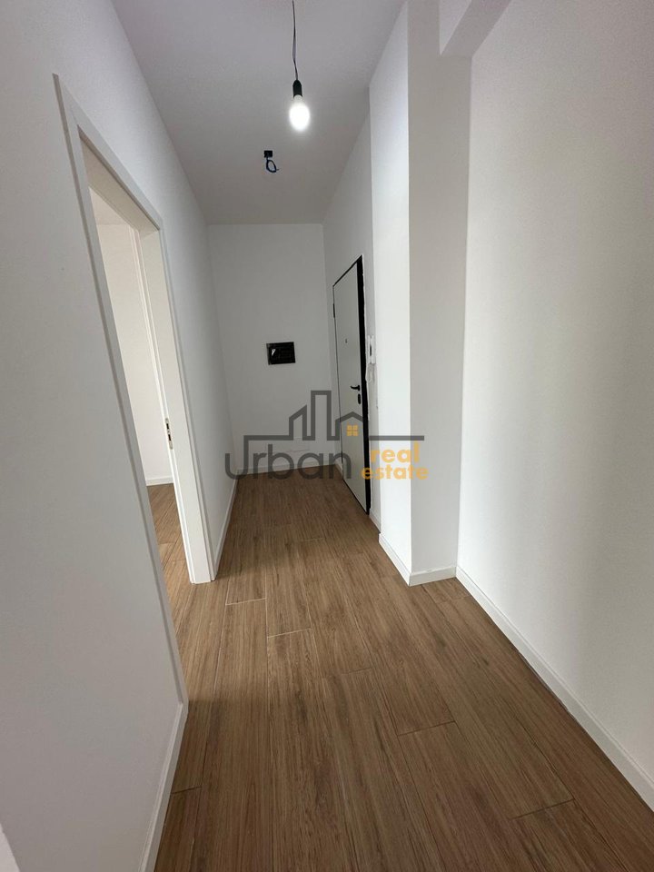 Qera, Ambient Biznesi për Zyra, Pazari i Ri, Tiranë - 700€ | 90 m²