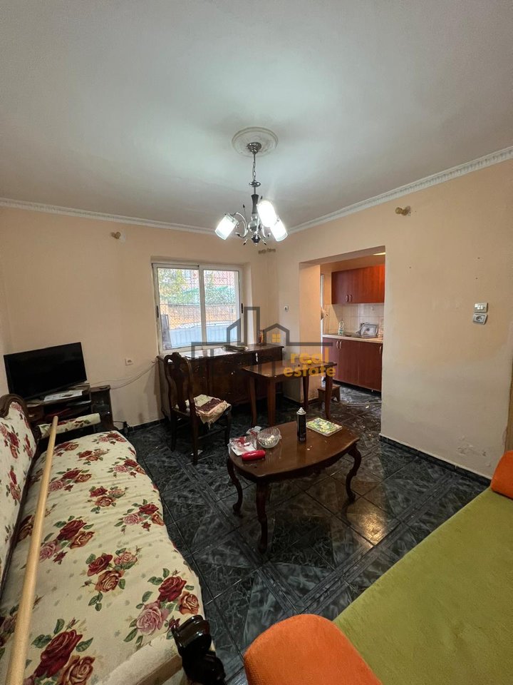 For Rent, Apartment 2+1+2 Shops, Vasil Shanto, Tirana - 1000€ | 130 m²