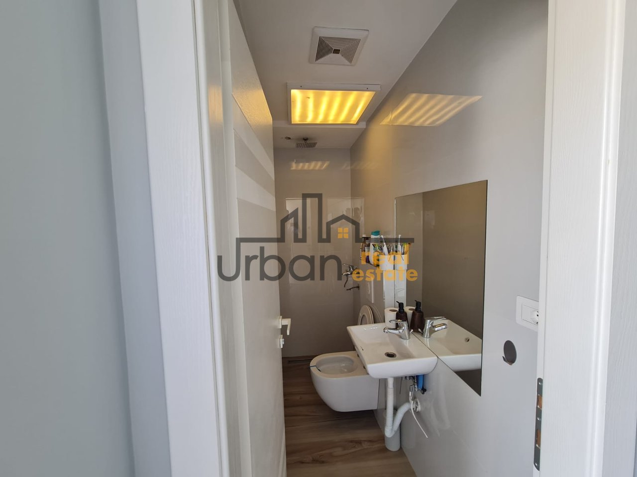 Shiten,3 Garsoniere, Liqeni i Thatë, Tiranë - 230000€ | 120 m²