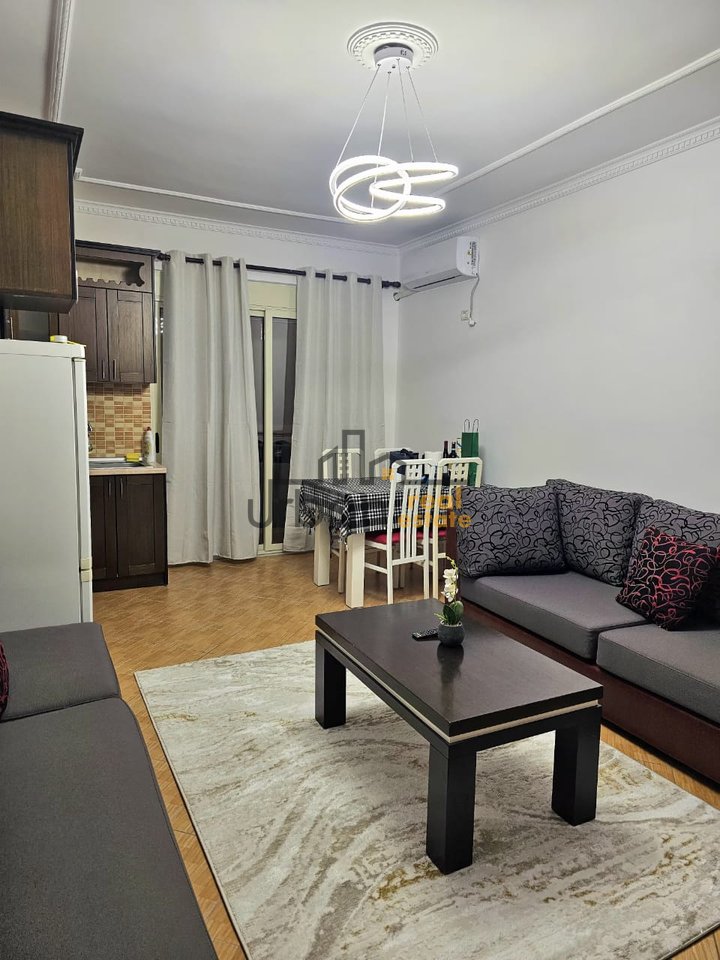 For rent, Apartment 2+1+2, Teleferiku Street, Tirana - 45,000 Leke | 85 m²