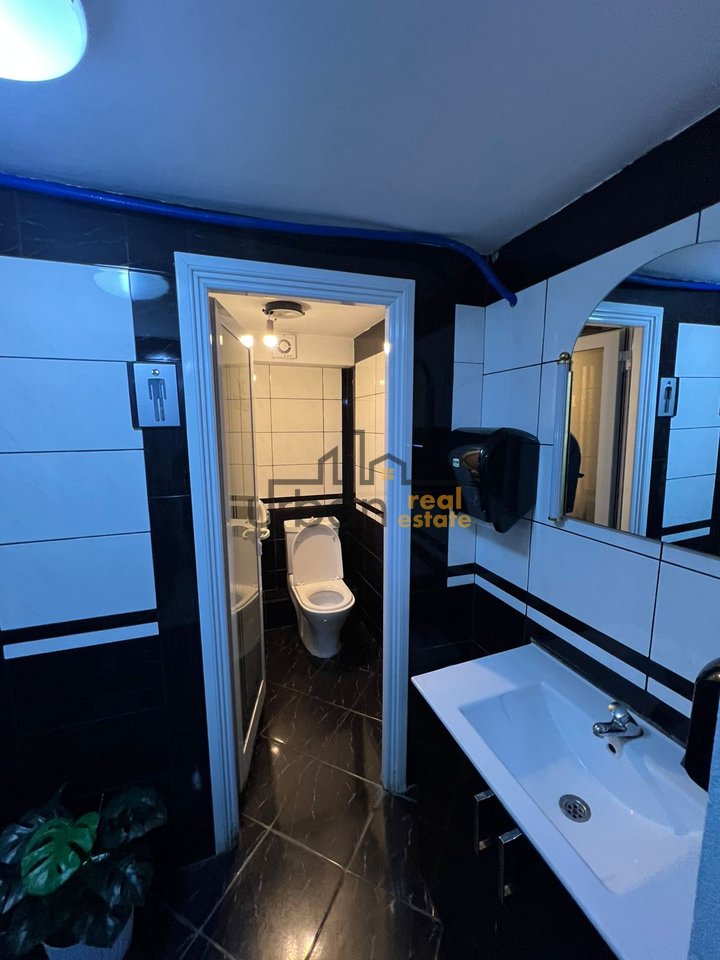 Shitet, Godinë Multifunksionale, pranë Oxhakut, Tiranë - 1.450.000€ | 1000 m²