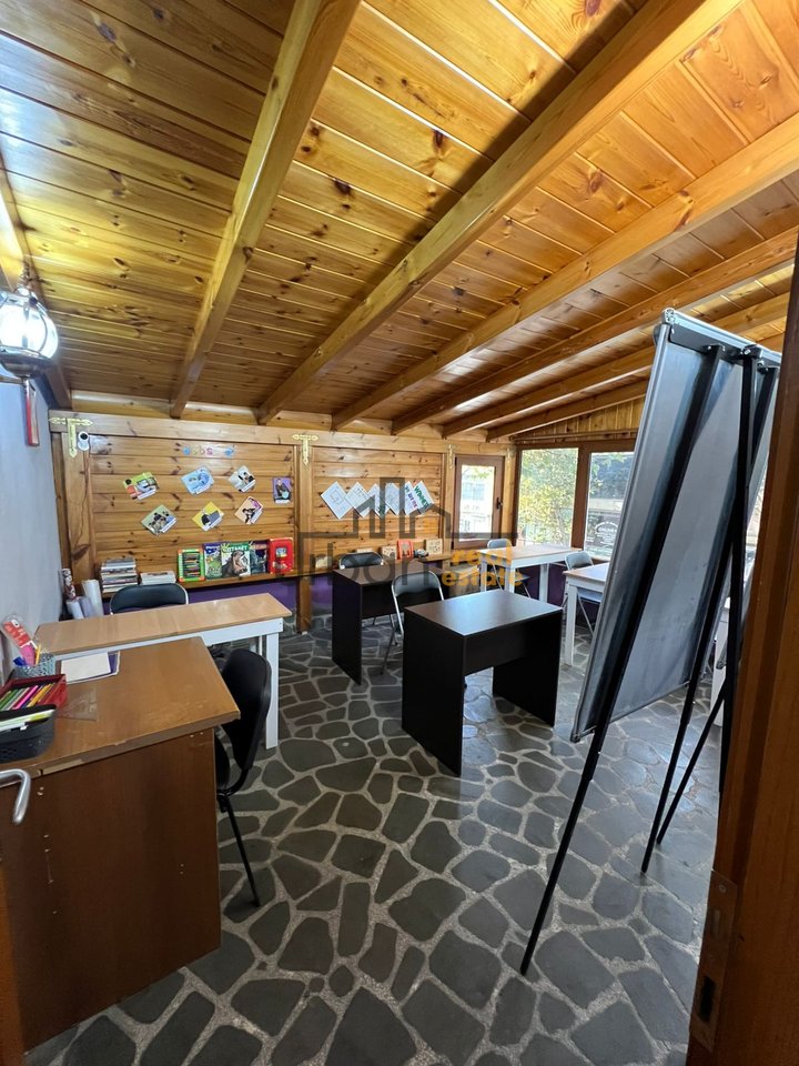 Shitet, Godinë Multifunksionale, pranë Oxhakut, Tiranë - 1.450.000€ | 1000 m²