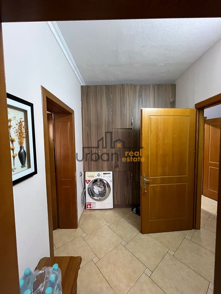Shitet, Godinë Multifunksionale, pranë Oxhakut, Tiranë - 1.450.000€ | 1000 m²