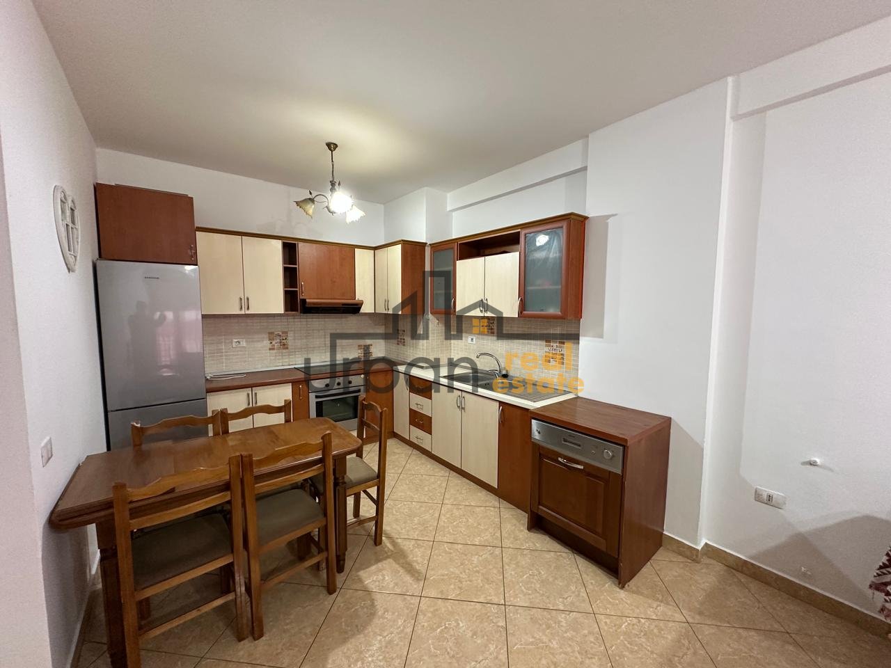 Qera, Apartament 3+1+2, Kompleksi Vizion Plus,  Tiranë - 900€ | 150 m²