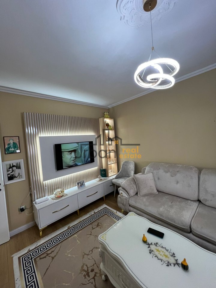 Qera, Apartament 1+1,Porcelan, Tiranë - 500€ | 53 m²
