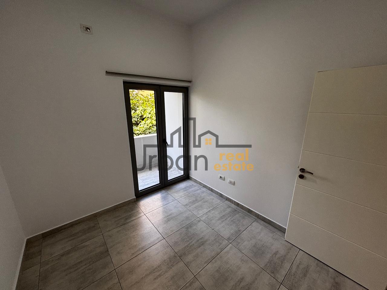 Qera, Zyrë , Medreseja, Tiranë - 500€ | 75 m²