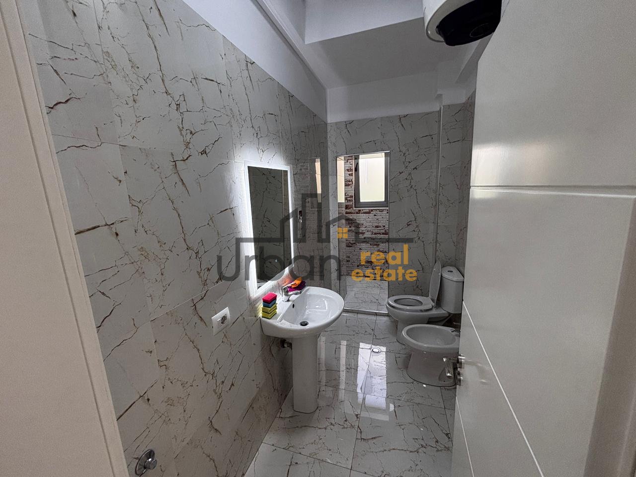 Qera, Zyrë , Medreseja, Tiranë - 500€ | 75 m²