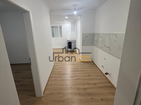 Shitet, Apartament 2+1, Komuna e Parisit, Tiranë - 165,000€ | 72 m²